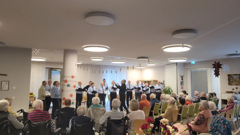 Der Männerchor singt zum Dreikönigstag vor vollem Haus in St. Vinzenz
